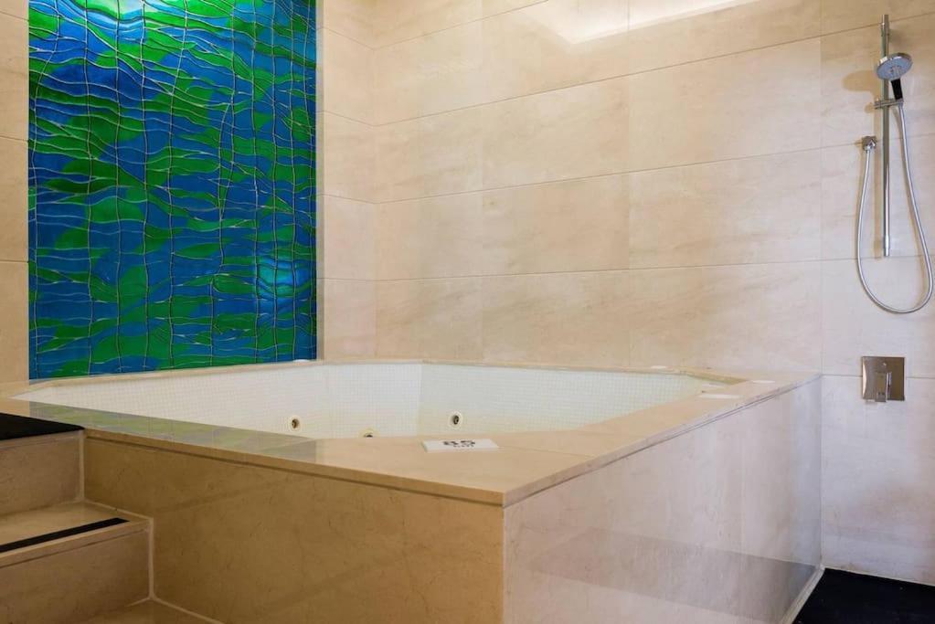 Versace Tower Luxury Suites - Downtown Beirut Ngoại thất bức ảnh
