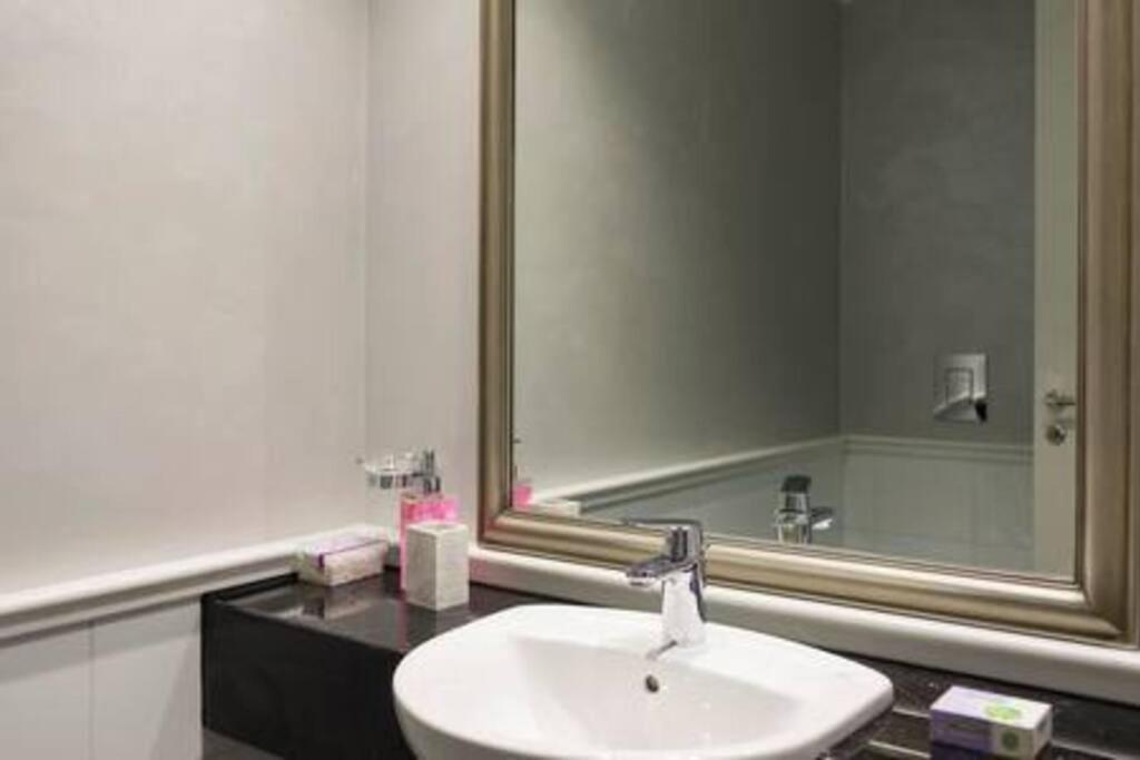 Versace Tower Luxury Suites - Downtown Beirut Ngoại thất bức ảnh